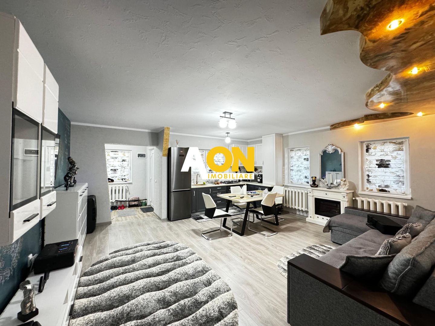 Casa de vanzare, 4 camere, 2 bai, mobilata-utilata, 234 mp teren - Poză 2