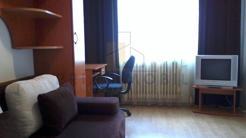Garsoniera Podu Ros | Decomandata | Etaj 1 | La 10 minute de Palas - Poză 2