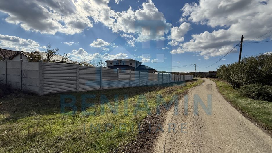 Teren intravilan - 1000mp - utilitati - deschidere mare - Mischii - Poză 1