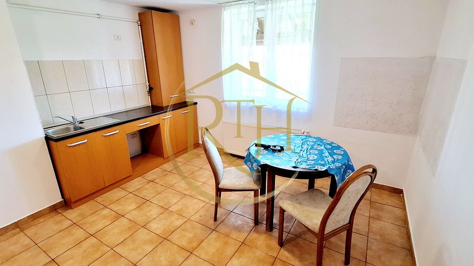 Oferim spre inchiriere, Apartament spatios, 4 camere, pentru locuit sau Firme - Poză 12