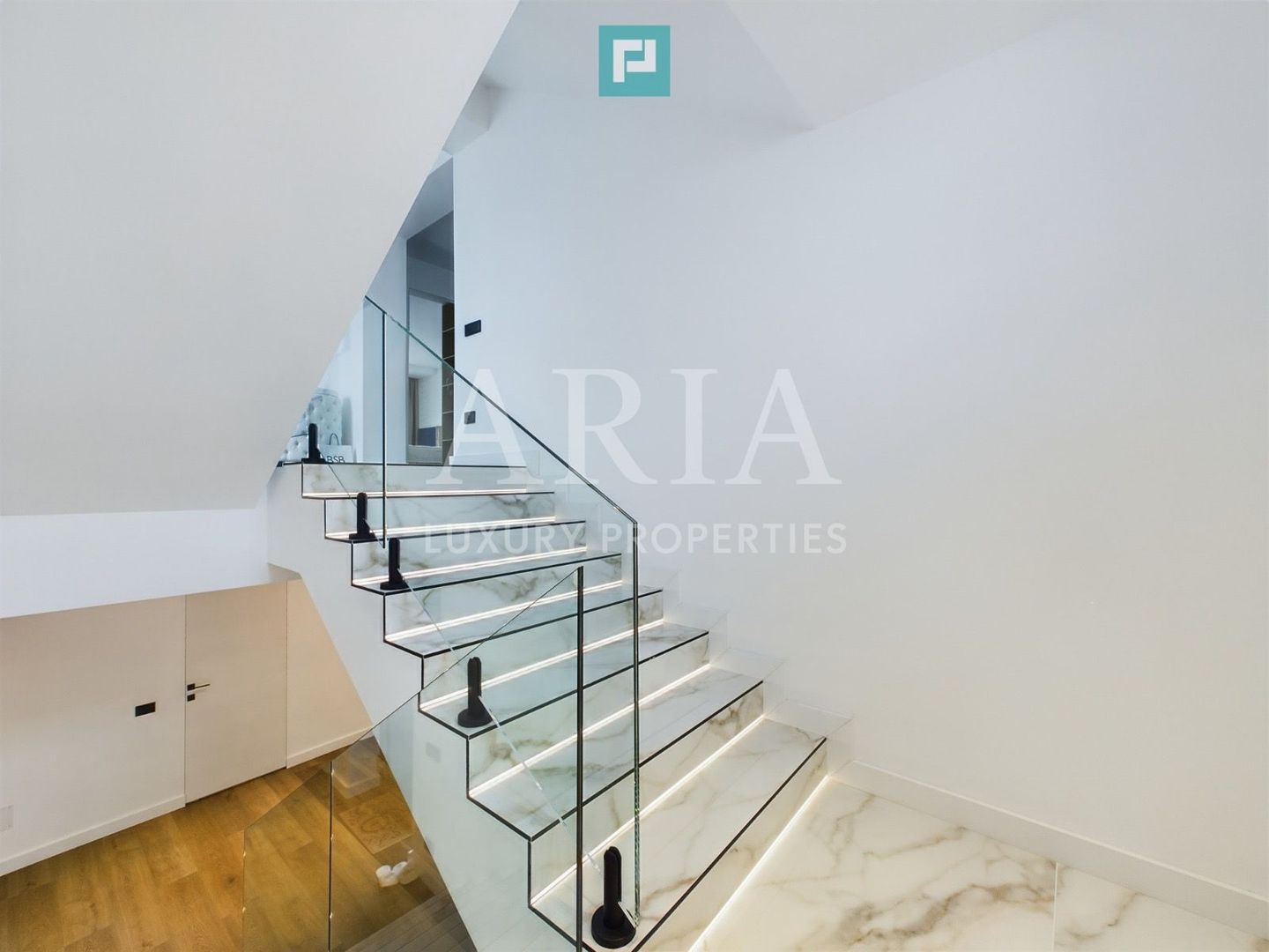 WATERFRONT VILLA 2024 FIRST RENT POOL - Poză 4