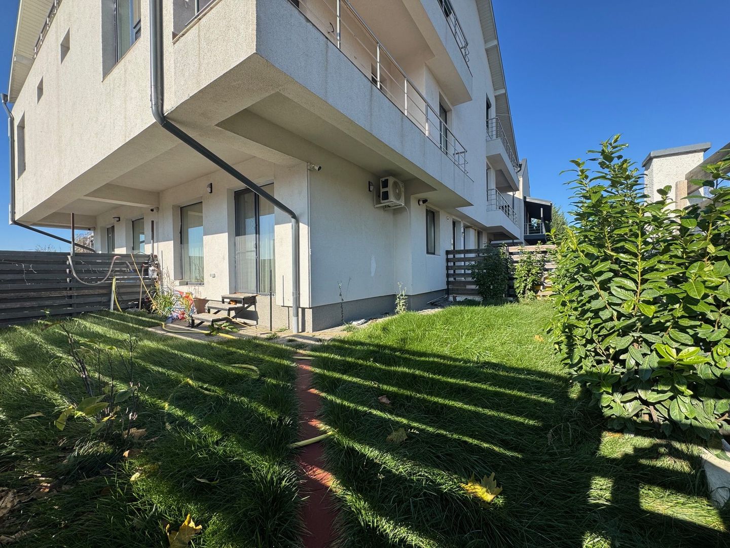 Apartament LUX 3 camere si CURTE Mega 23 august - Poză 1