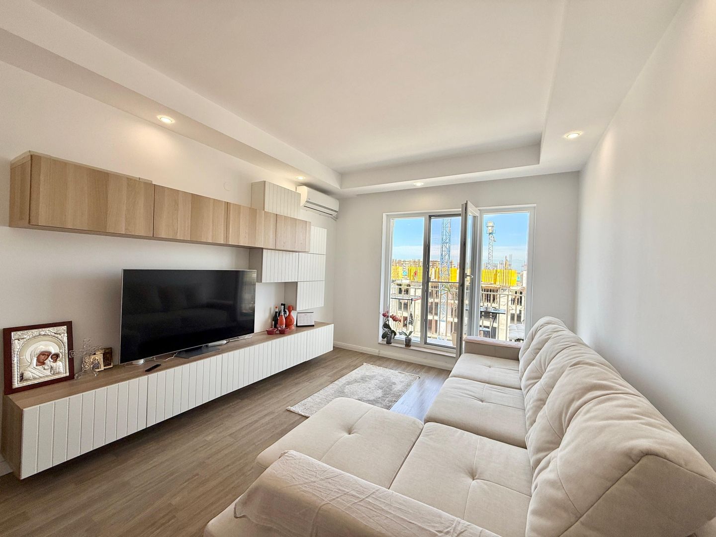 COSMOPOLIS - Apartament cu 2 camere, mobilat si utilat. - Poză 1