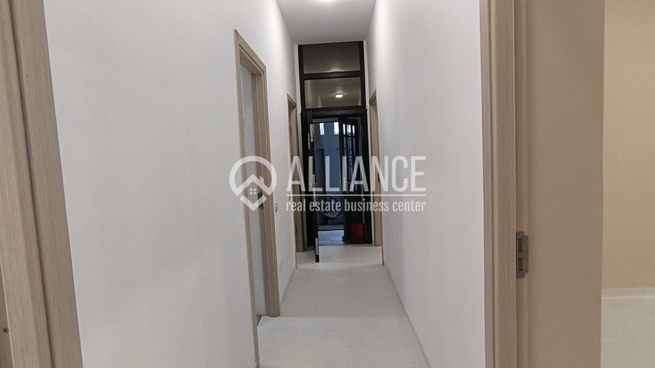 CAPITOL - Bdul Mamaia parter de vila stradal! - Poză 20