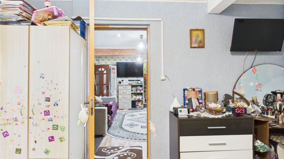 Casă cu 4 camere pe Bd. Laminorului – modernă și întreținută - Poză 11