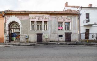 Proiect de clinică sau birouri în centru – casă cu demisol, de renovat