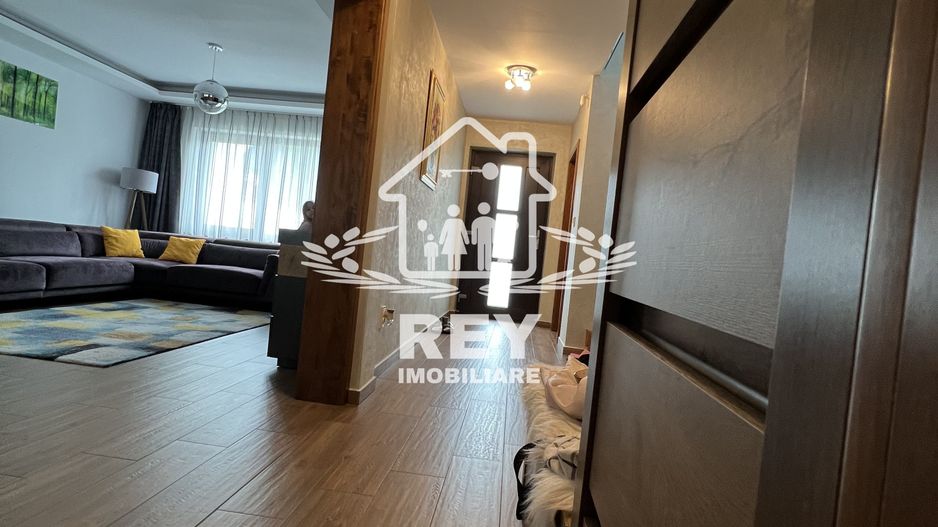 Casă de tip triplex la vânzare 6 camere /Șelimbăr /Secția 1 de Poliție - Poză 7