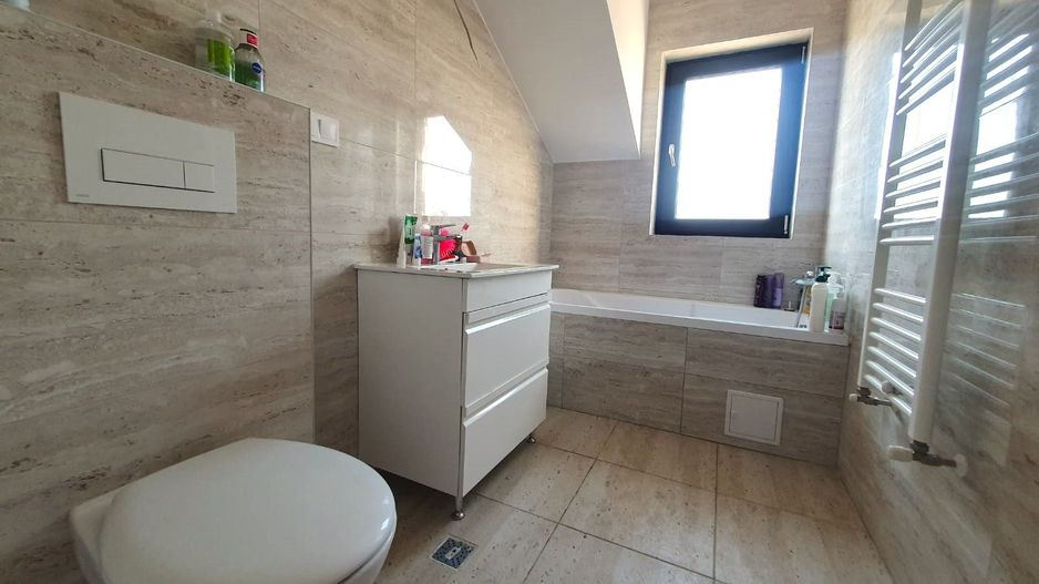 Locuință modernă, 2 camere decomandate, bloc tip vilă, Sânpetru - Poză 10