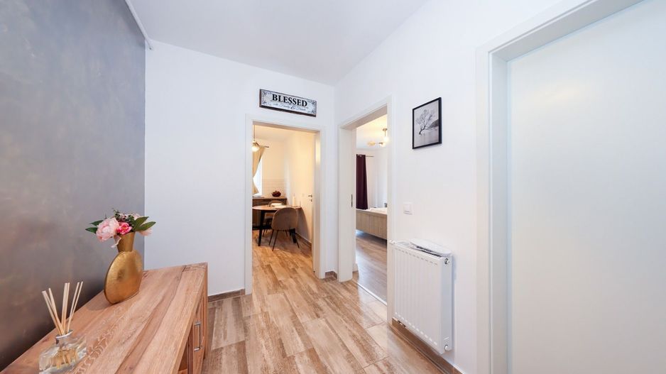 Garsonieră 39 mp Decomandată | Mobilată Modern | Tractorul – Coresi Mall - Poză 6