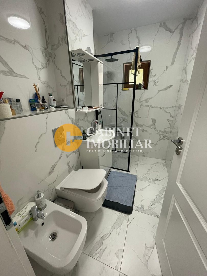 Central - Tg Cucu bloc tip Vila - 2 camere Decomandat RENOVAT 60mp - Poză 4