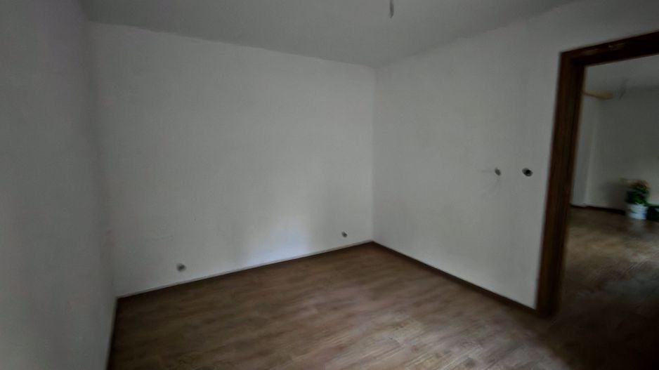 Corp de casa P+M 4 camere , ASTRA - Carpatilor -LIDL- ,curte comuna. - Poză 20