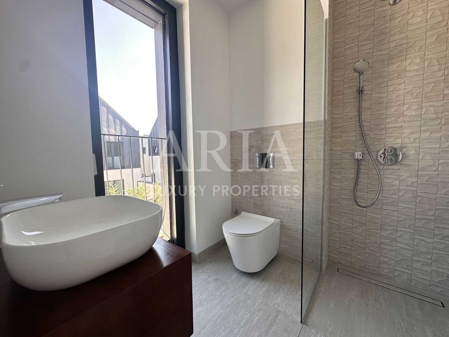 AVALON ESTATE TOWNHOUSE - Poză 13