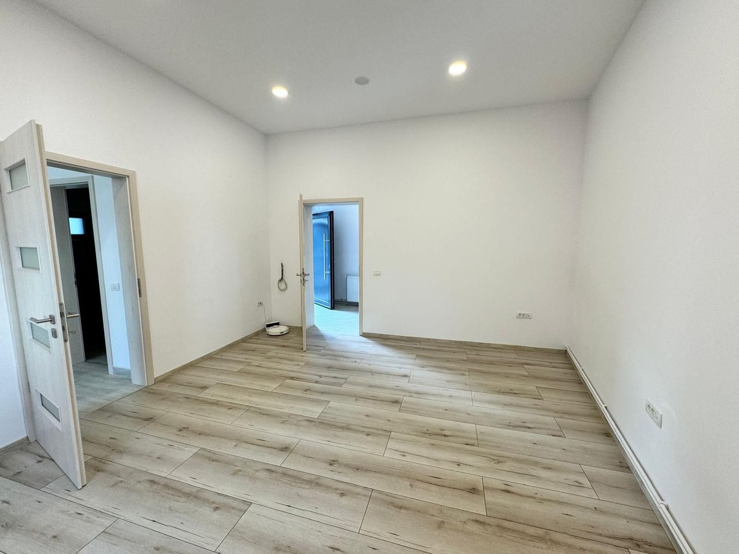 Spatiu Pentru Birouri Sau Cabinet | 74mp | 3 Camere | Parcare | Semicentral - Poză 4