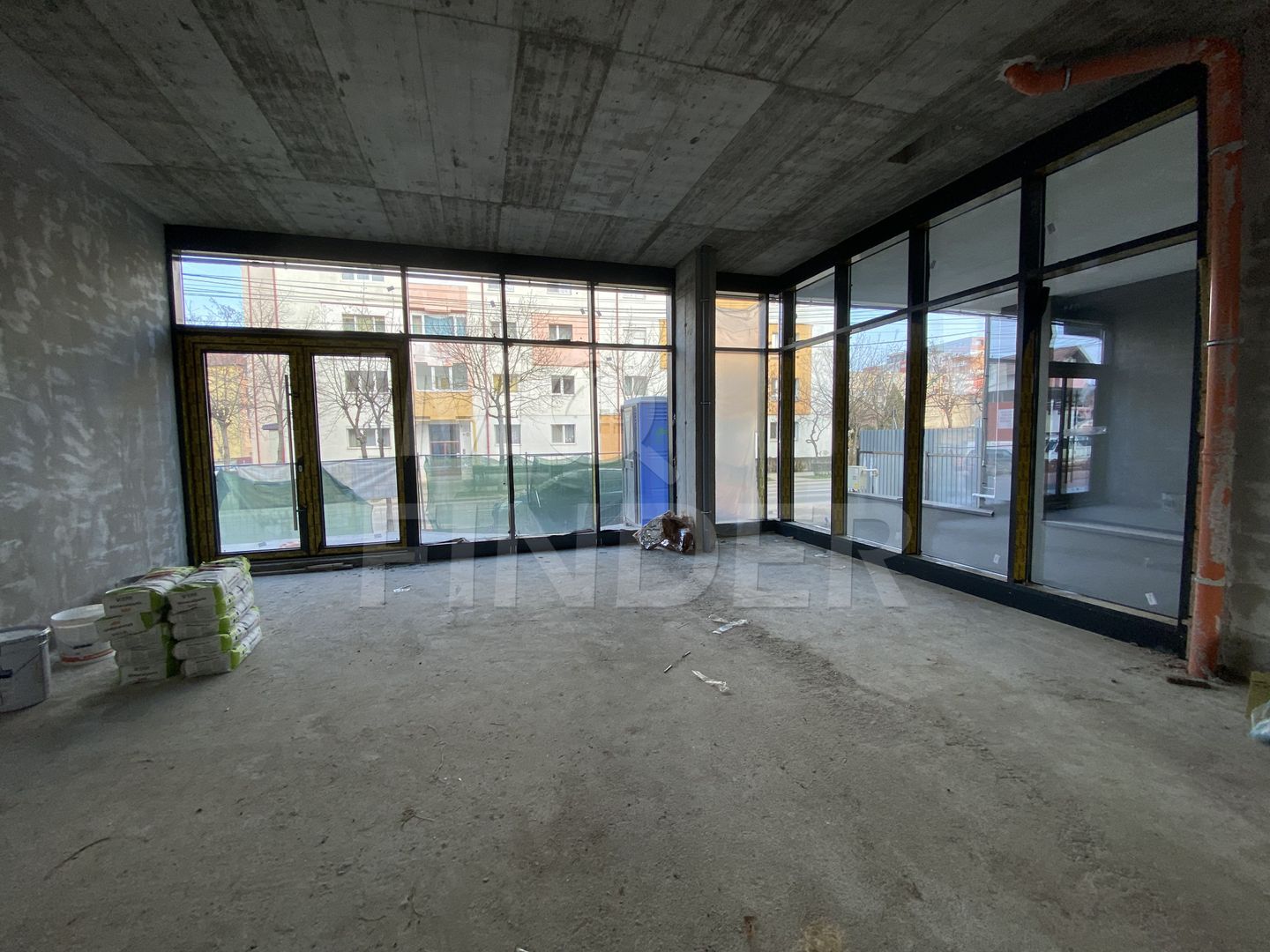 Vanzare spatiu comercial vitrina, 126.5 mp, preluare chiriasi - Poză 1