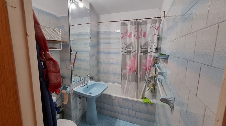 Apartament 3camere si loc de parcare - Poză 2