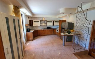 Vila unicata | Teren de 3000 m2 | Piscina si vegetatie matura - Poză 12