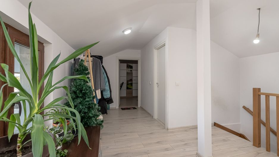 Casă modernă în Tâncăbești – 5 camere și natură la doi pasi - Poză 14