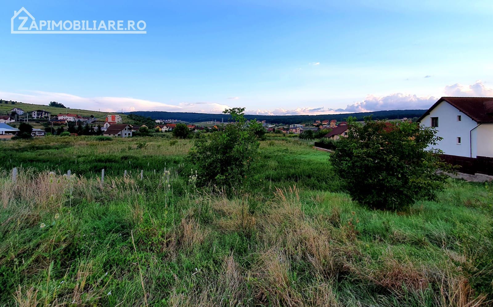 Teren intravilan 5.700 mp in Corunca,zona castelului,34 eu/mp - Poză 1