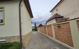 Casa 5 camere 3 bai garaj inchis si teren 700 mp utili in Lazaret - Poză 14