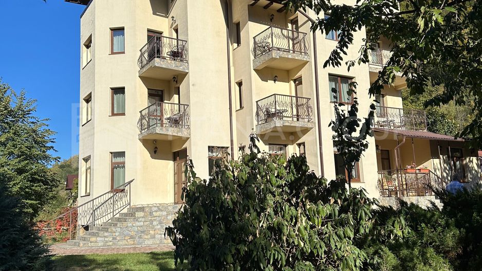 PENSIUNE DE VÂNZARE, TEREN 2.000 MP, 17 CAMERE, MOIECIU DE JOS - Poză 1