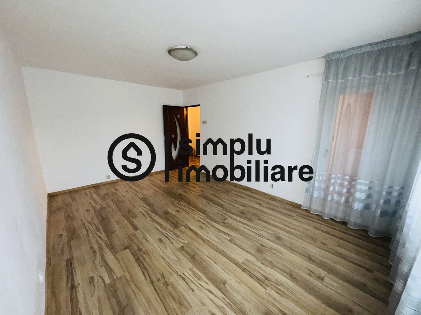 Apartament 2 camere, decomandat -1 MAI - Poză 1