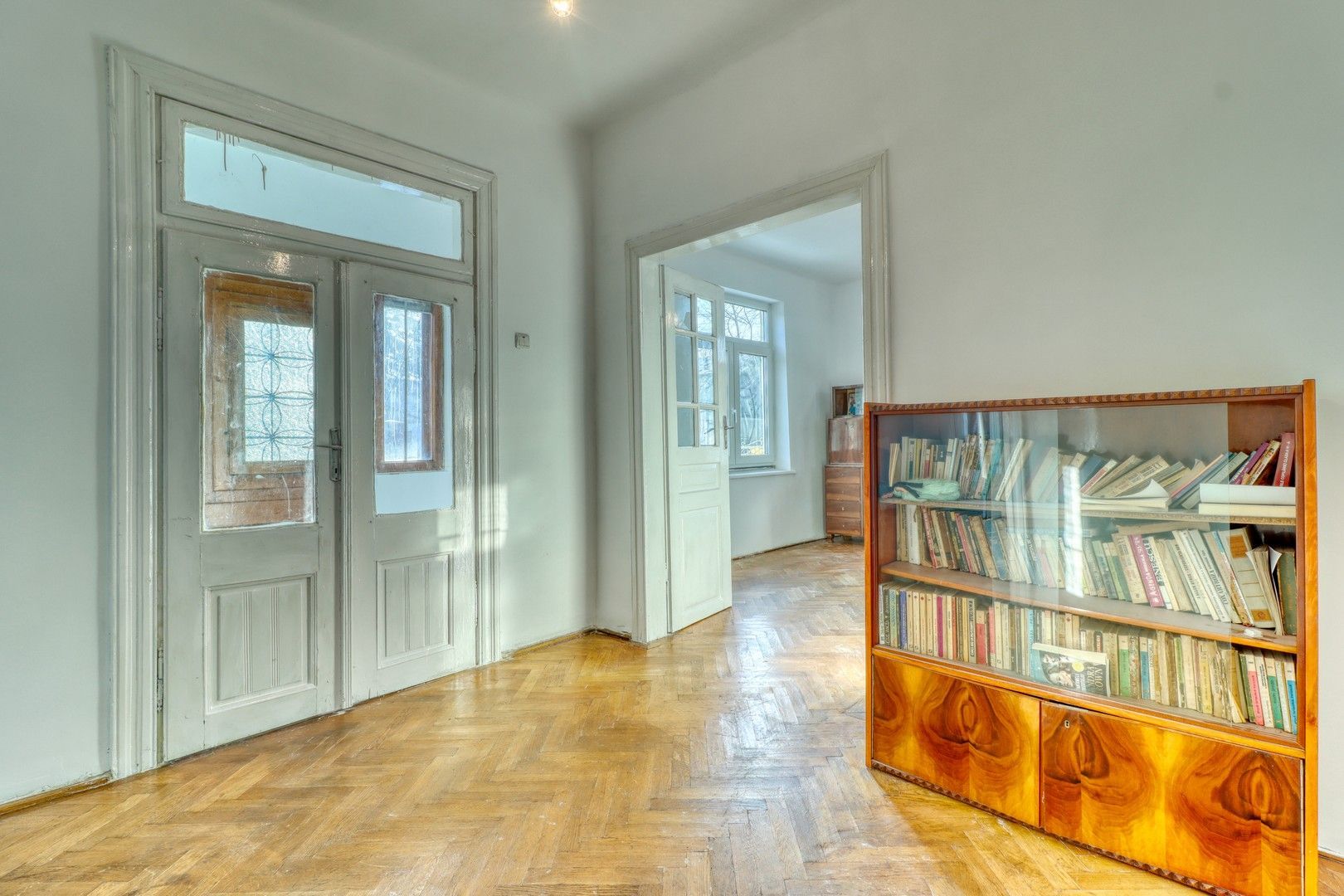 Centru- Casă boierească individuală- 5 camere si  451 mp teren - Poză 25