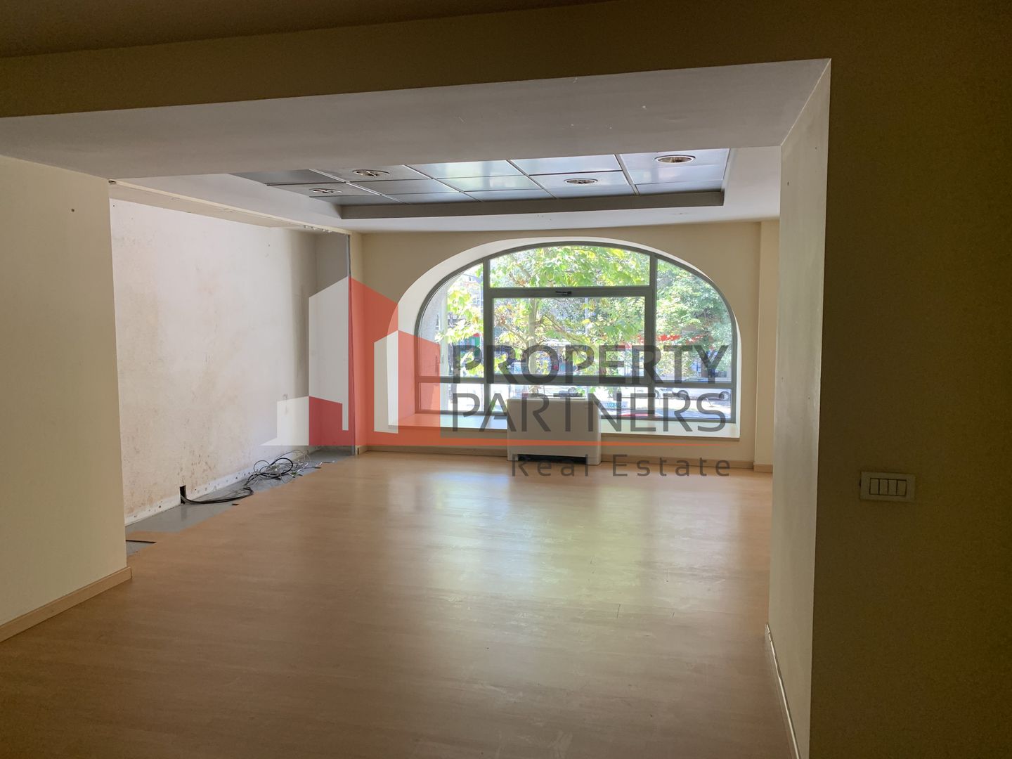Spatiu comercial / show-room, magazin central - Universitate. - Poză 3