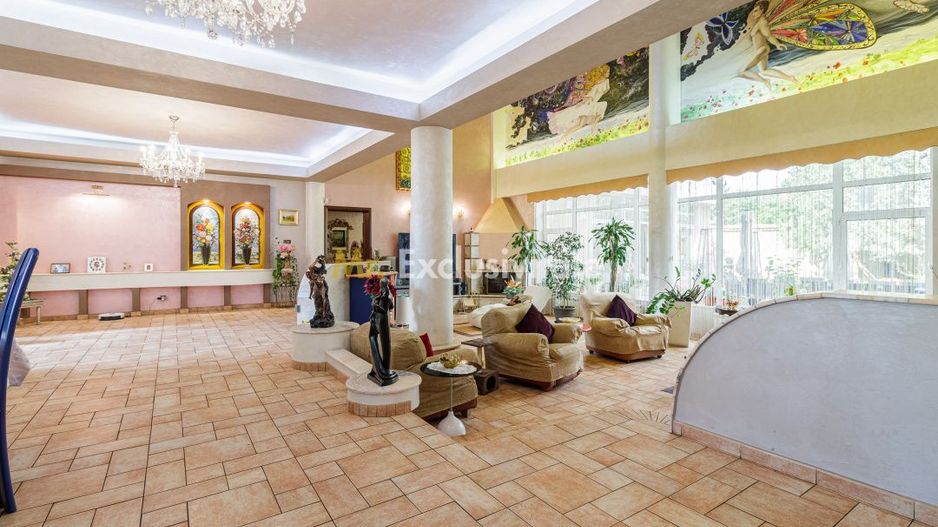 Resedinta premium| Teren de tenis | Piscină încălzită | Infrastructură completă! - Poză 6