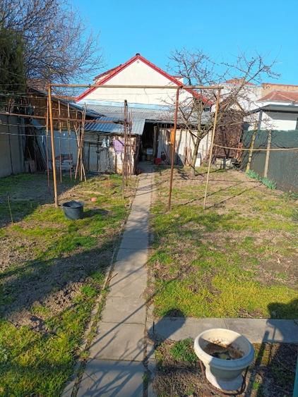 BRASADAS vinde casa cu etaj, 4 camere, central, acces cu masina. - Poză 6