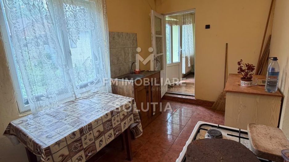 Casă cu teren generos în Buciumi - Poză 6