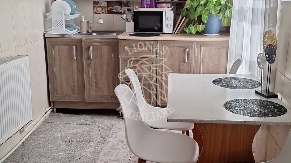 Gospodărie ideală pentru familii 2 case + livadă în Cristesti, jud. Iași,  E85 - Poză 3