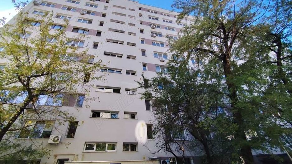 Vânzare apartament 4camere - Poză 2