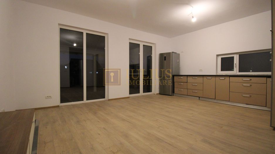 1/2 duplex spatios , spatiu verde generos, locuri de parcare-Mosnita - Poză 4