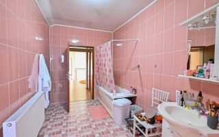 Vila cu 1.500 mp teren, gradina amenajata, linistita zonare,  Halchiu, Brasov - Poză 24