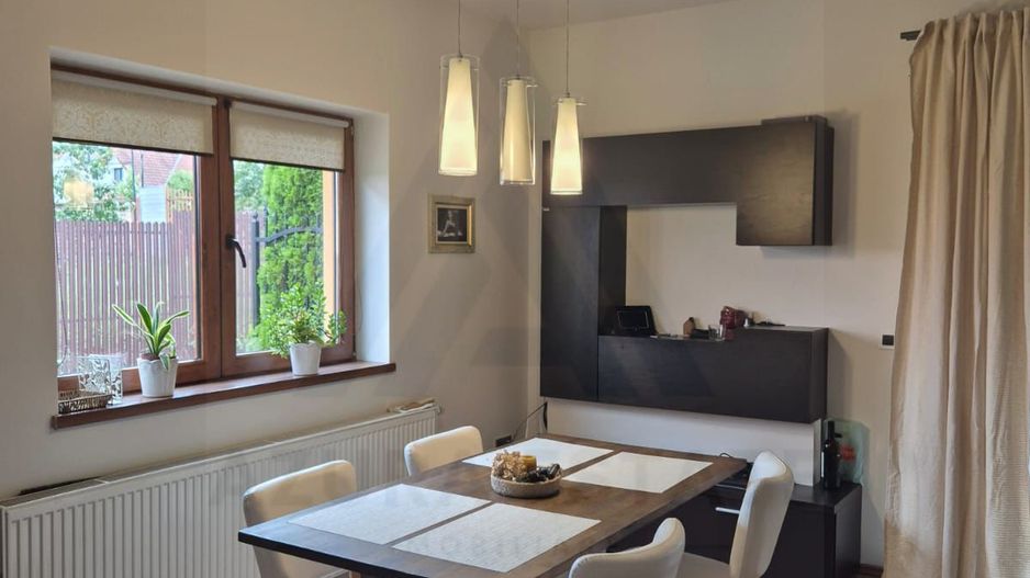 Casa moderna 4 camere 100 mp utili curte si parcare privata Cisnadie - Poză 1