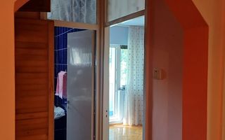 Apartament cu 3 camere, 2 băi, balcon și centrală proprie, zona Clăbuc - Poză 7