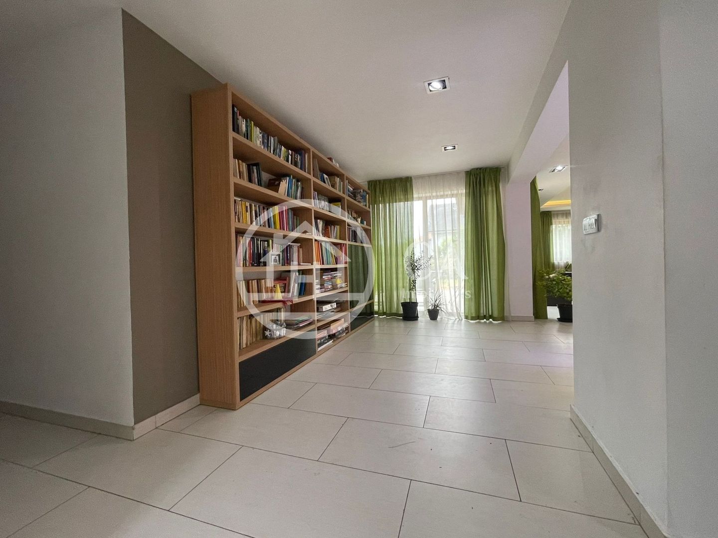 Casa de inchiriat cu 5 camere  in zona Nufaru, Oradea. - Poză 16