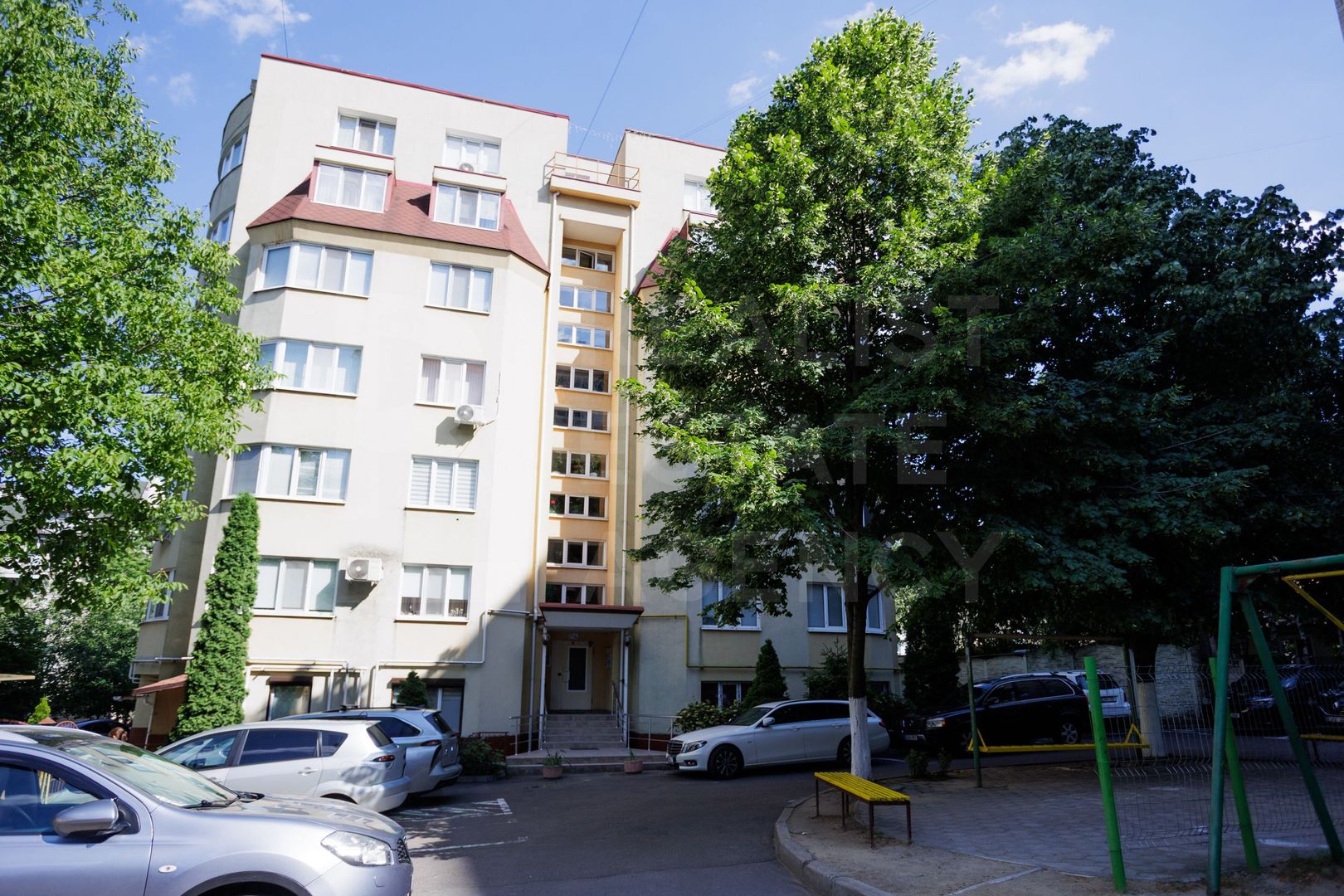 Vânzare, apartament, 3 camere, str. Onisifor Ghibu, Buiucani - Poză 1