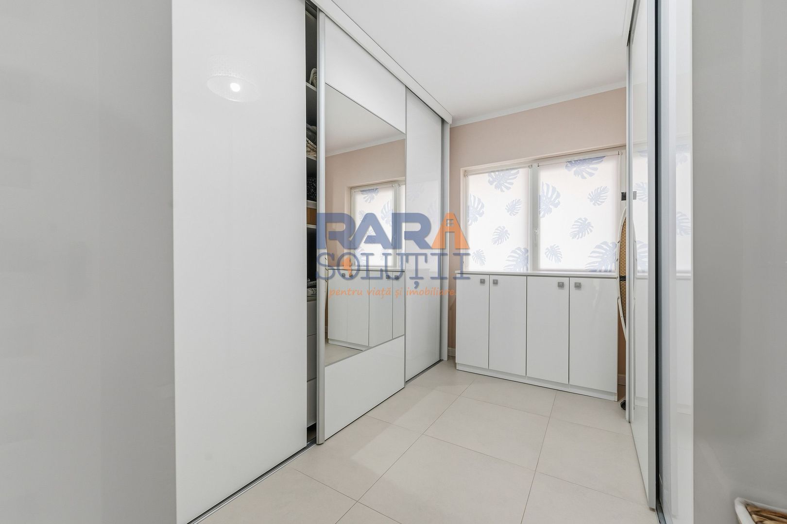 Apartament spațios cu 4 camere - renovat modern, mobilat și utilat - Poză 13