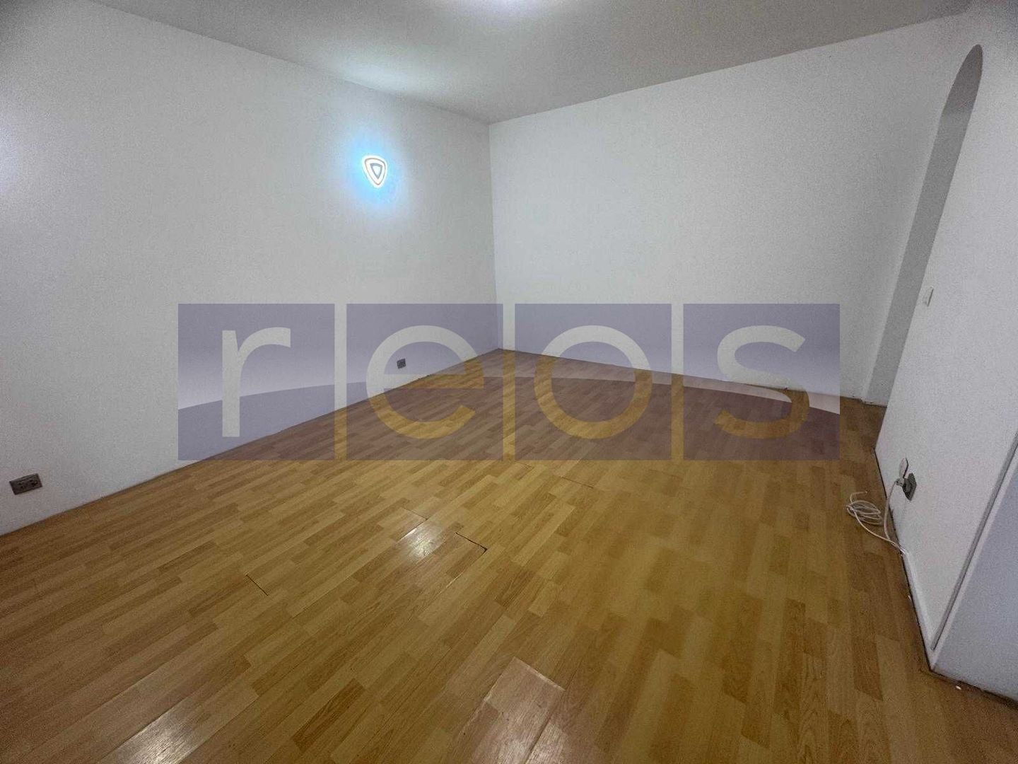 DE INCHIRIAT VILA 6 CAMERE | CURTE PROPRIE | 3 INTRARI SEPARATE | COTROCENI - Poză 6
