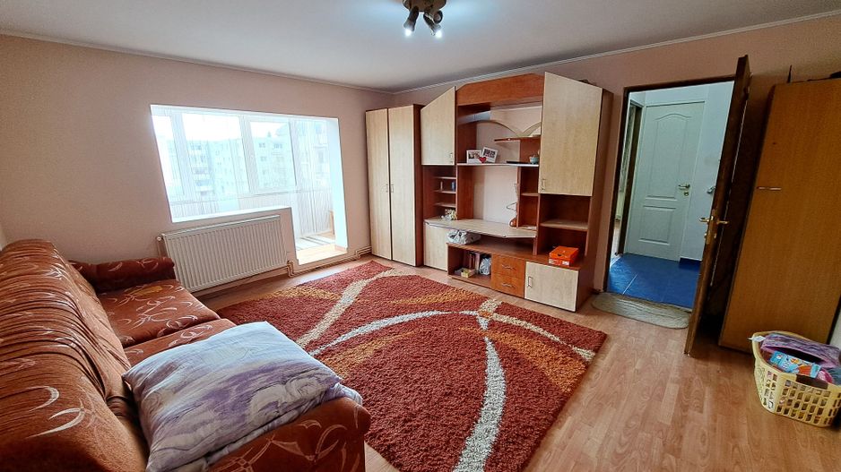Apartament 3 camere zona centrala 66 m² - Poză 1