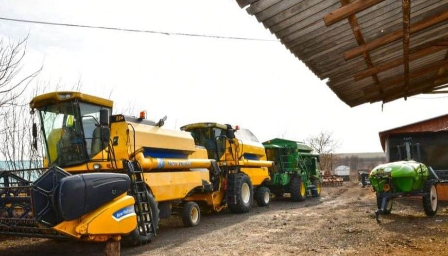 Vanzare ferma agricola Negru Voda - Constanta cu 240 hectare teren si utilaje - Poză 1