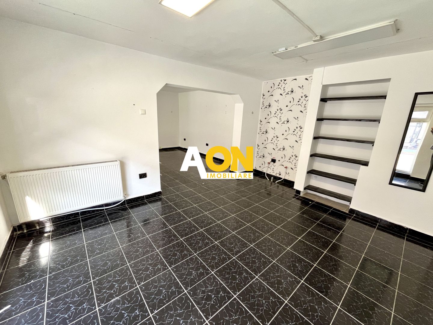 Spațiu Comercial, Trafic Pietonal Intens, Zona Piață - Cetate - Poză 2