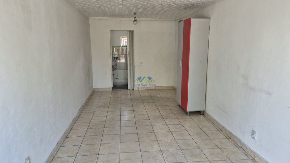 Inchiriez 2 spatii comerciale(fiecare individual),cu baie pe Lipscani! - Poză 1