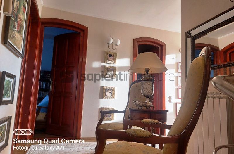 Casa lux cu 5 camere in Rontau - Poză 12