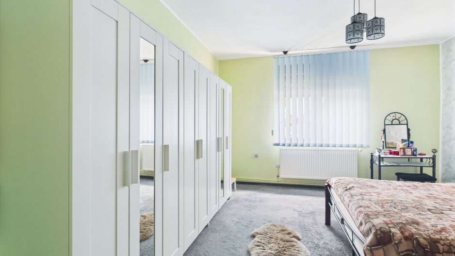 Vilă spațioasă cu 6 camere în Dumbrăvița - Poză 17