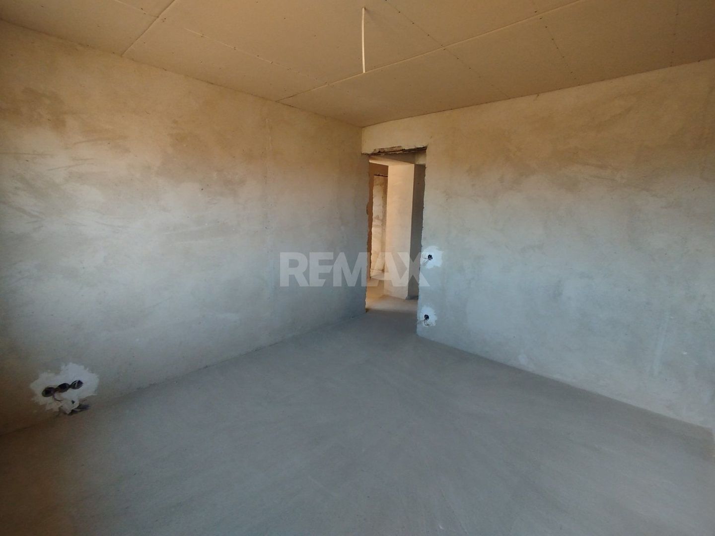 CASĂ CU 2 NIVELE – 136 m² | 4 DORMITOARE | 7 ARI ANENII NOI - Poză 14