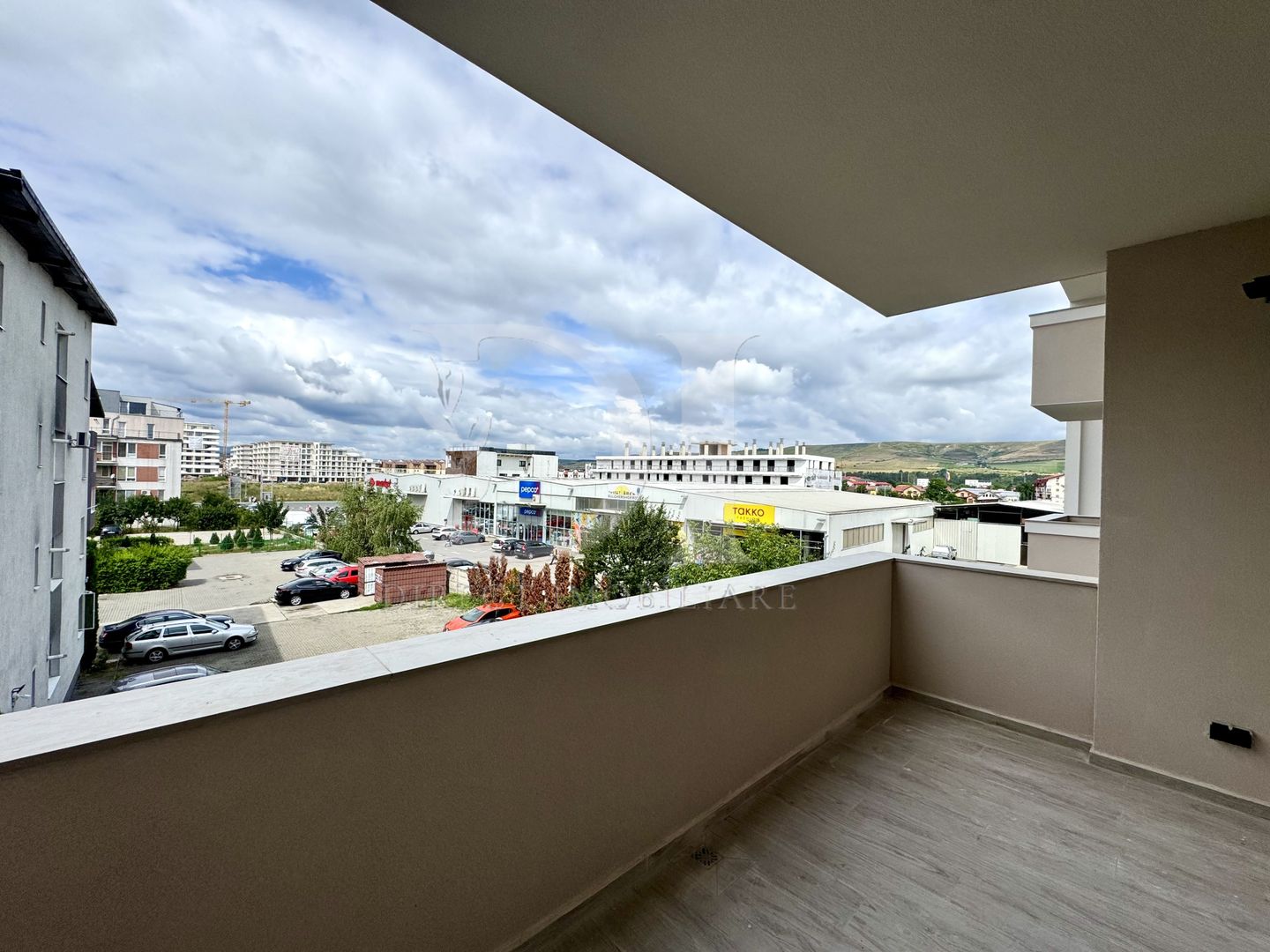 Apartament finisat / etaj intermediar / Zona Eroilor - Poză 7