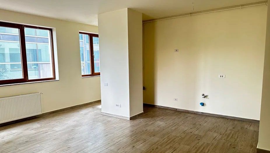 Inchiriem apartament 2 camere cu doua bai nemobilat - Poză 1