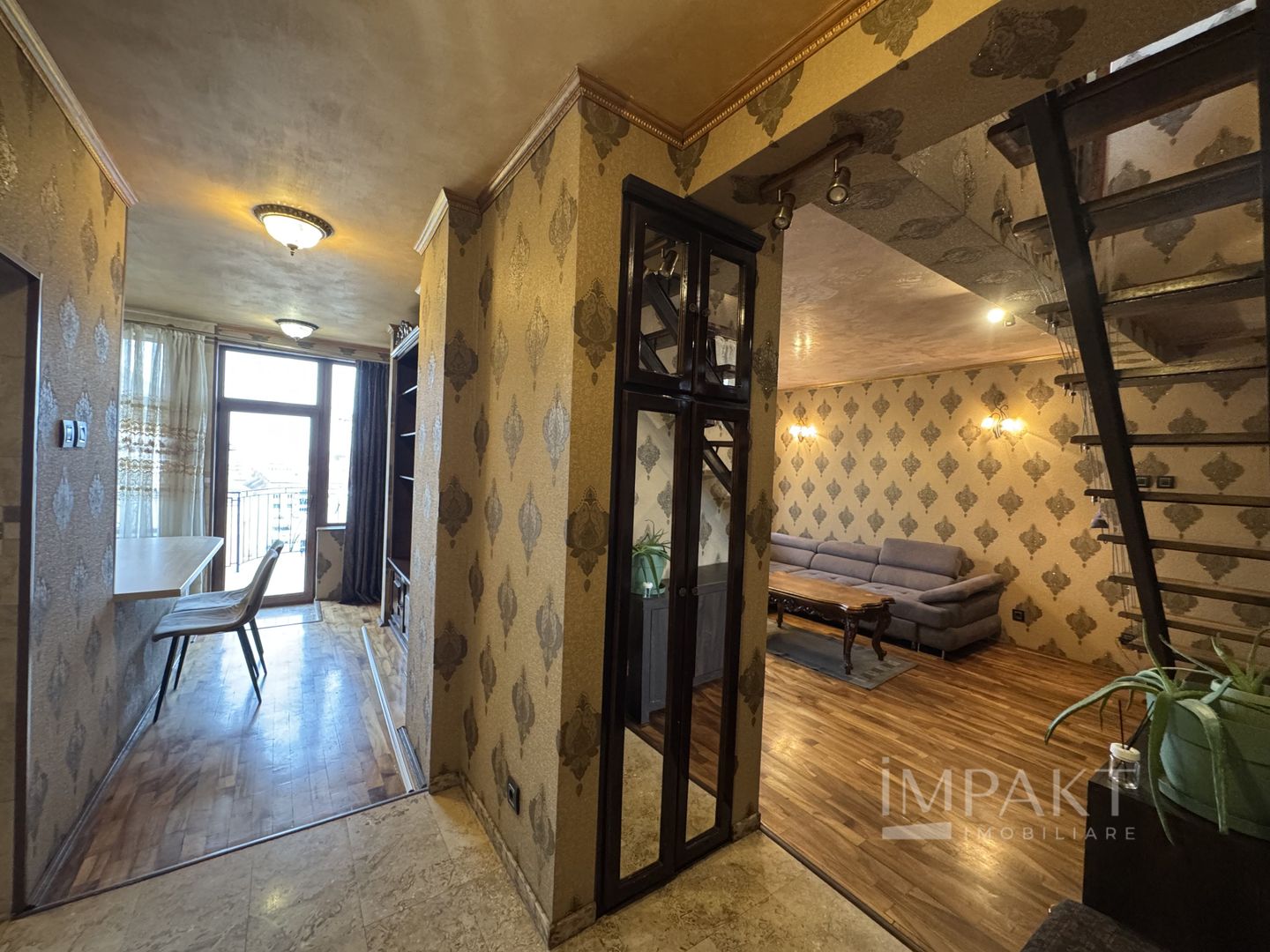 apartament 3 camere 100 mp pe 2 etaje zona Horea central, de închiriat - Poză 3